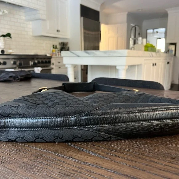 Gucci Hassler Hobo Bag - Picture 6 of 13